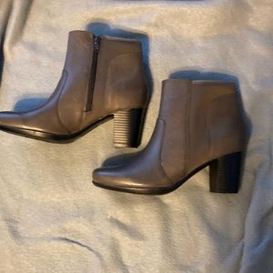 Clark’s brown zip ankle boots. Size 9 M.